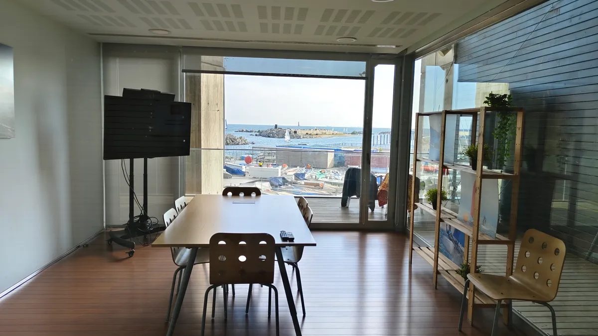 Sailing Experience in Barcelona - Premises 2