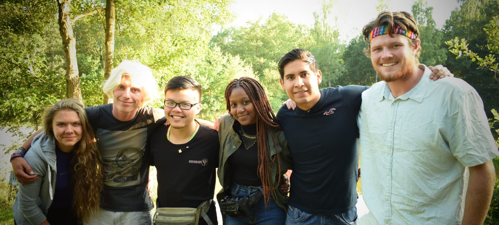 Counselors internacionales disfrutando con campers