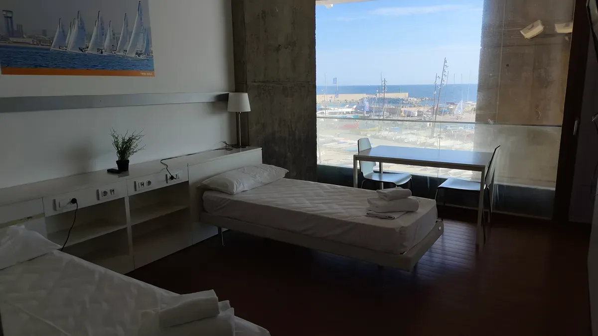 Expérience de voile à Barcelone - Premises 9